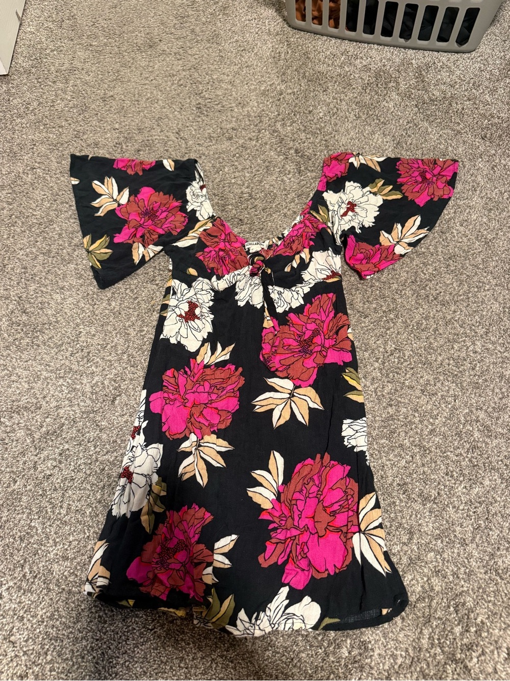 Women’s billabong  Black Floral Off-Shoulder Dress with Pink Blooms